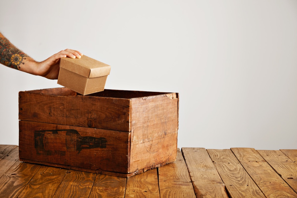 Kufer skrzynia drewniana – jak wybrać idealny model?