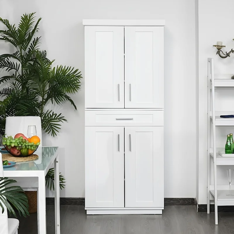 Biała szafa z półkami – idealny mebel do Twojego wnętrza