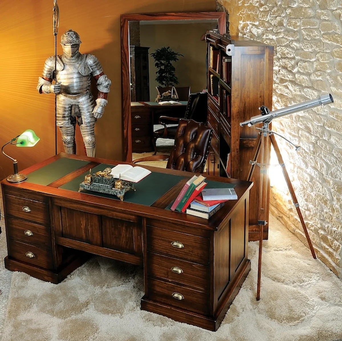Biurko z posągiem rycerza