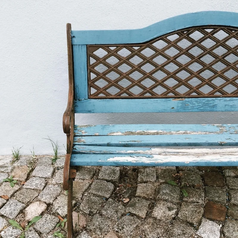 Gdzie kupić ławkę prowansalską? Inspiracje i ceny