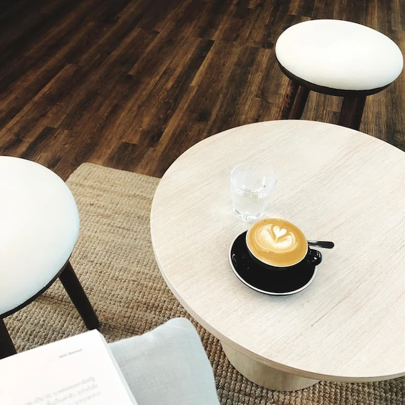 Jaki stolik kawowy wybrać? Drewniany, a może inny