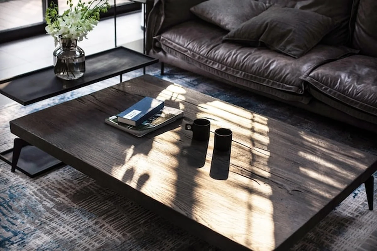 Współczesny stół do kawy w stylu industrialnym