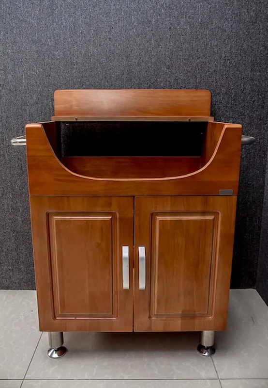 Stara szafa pod zlewem