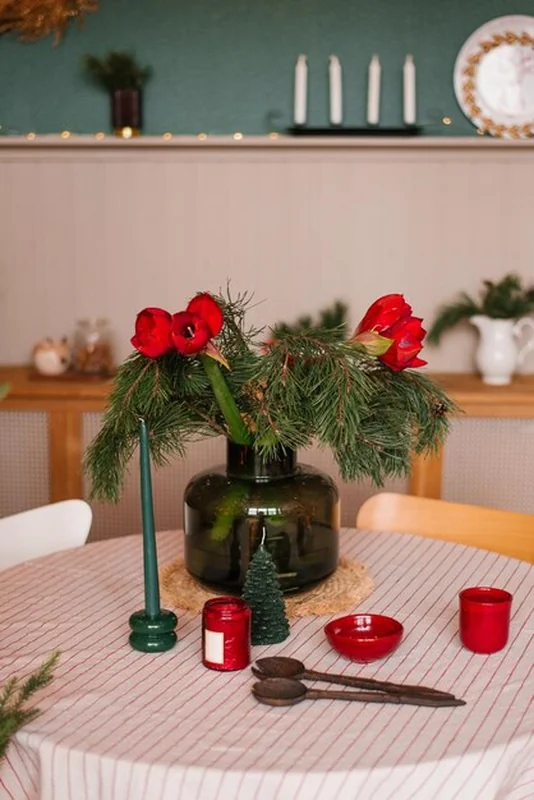 Świąteczny stół w jadalni