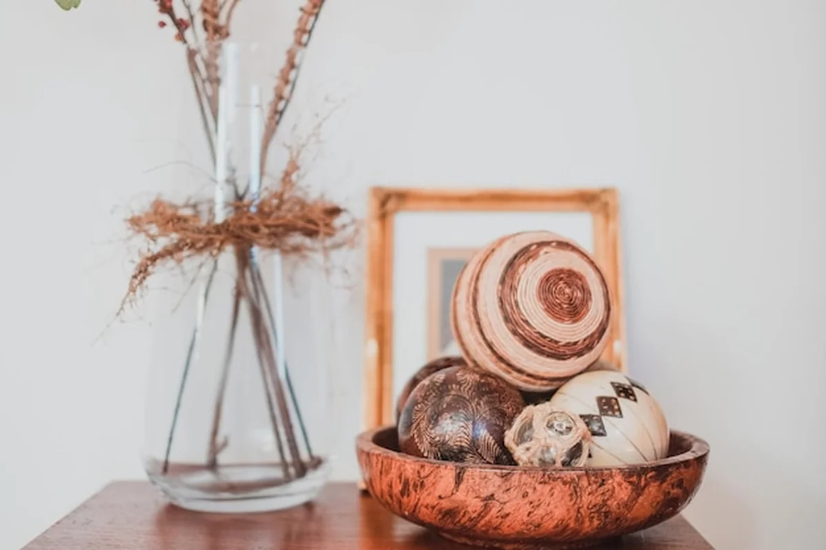 Zbliżenie dekoracji na stole