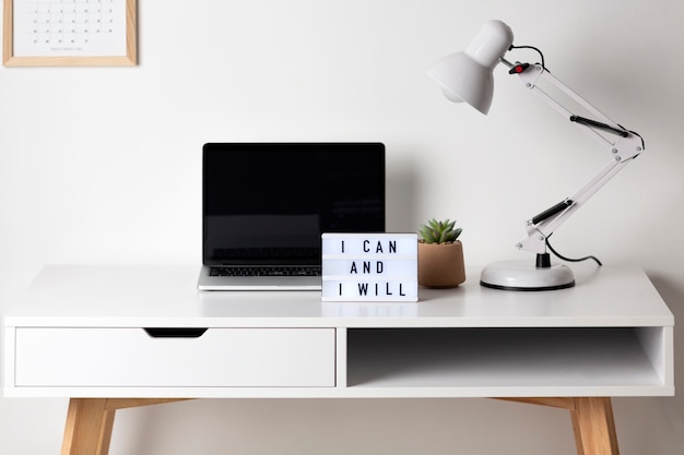 Jakie biurko z szufladami wybrać? Sprawdź nasze propozycje